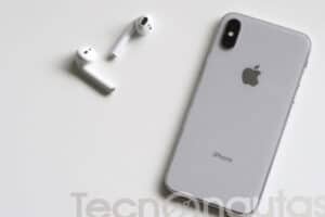 iPhone y Air Pods.